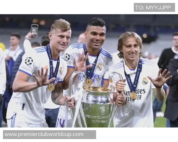 卡塞米罗的足球之路:从巴西天才到欧洲顶级中场的蜕变与荣耀 卡塞米罗的足球之路:从巴西天才到欧洲顶级中场的蜕变与荣耀